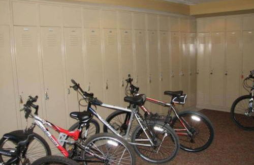 Large Studio Condo with Full Kitchen, Ski, Bike, Beautiful Balcony Views Hottub Fireplace - Foto 12