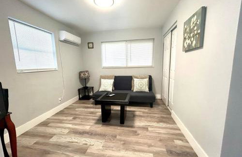 NEW Pompano Beach AirPark Duplex! Patio Parking! - Foto 34