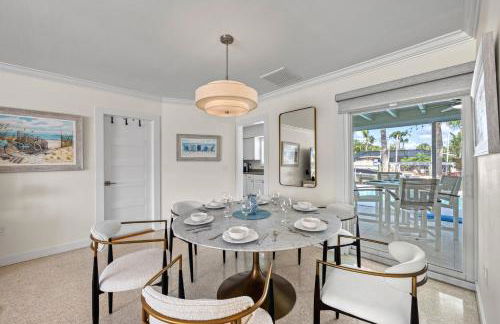 Siesta Key Waterfront Oasis - Heated Pool, Dock, Walk to Village & Beach - Photo 20