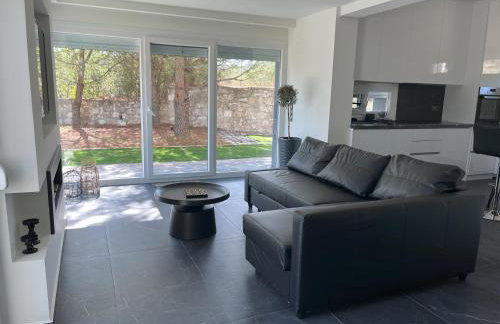 Modern Garden Apartment - City & Mountain View - Foto 8