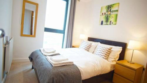 Spacious 2BR 2BA Apartment with Balcony & Free Parking - Near ExCeL & City Airport - Foto 5