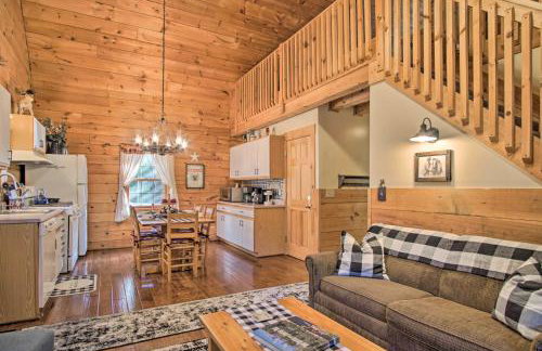 Rustic Rothbury Cabin with Resort Amenity Access! - Foto 5