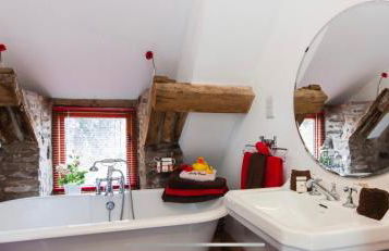 Ty Fferm Hen, Ancient Farmhouse, Coity Bach - Foto 12