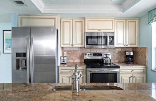 Stunning Waterfront Residence with Panoramic Water Views - Foto 9