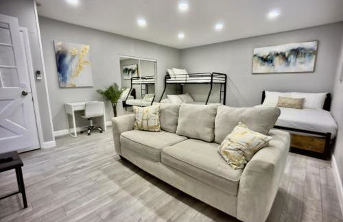 Luxury 4BR Getaway with Heated Pool & Cozy Vibes! - Foto 23