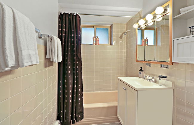 Lush 1BR Apt in Quiet Arlington Heights - Foto 17