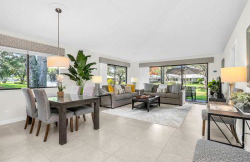 Luxurious Golf Retreat Villa in PGA National! - Photo 4