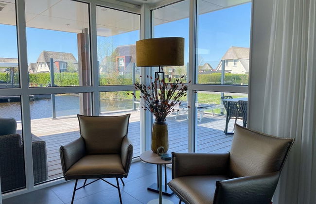 Villa by the Water With Sauna and Terrace - Foto 26