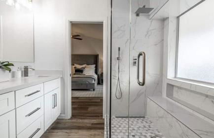 New Listing! Stylish 4 Bdrm W/pool and Game Room - Foto 42