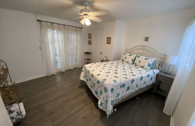 Waterfront Paradise on half an acre - Foto 17