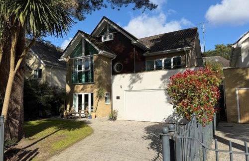Luxury Villa with Beach Hut and Hot Tub - Photo 16