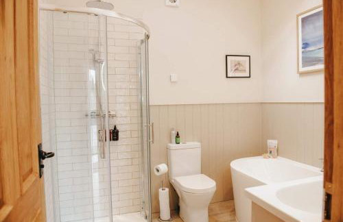 Peaceful Countryside Barn Conversion in the Yorkshire Dales by MCPI Hosting, Perfect for Couples, Small Families & Walkers - Photo 29