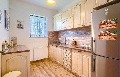 5-Bed Villa with Pool, Jacuzzi & Padel Court - Foto 10