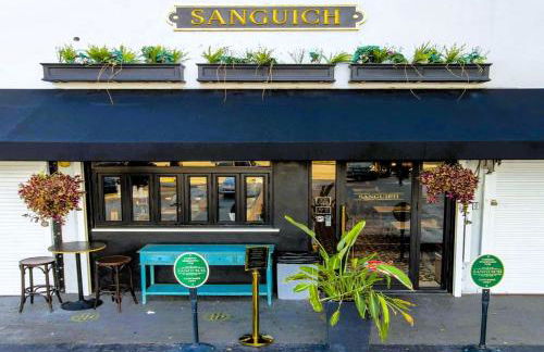 Balcony 2BR Apartment with Free Parking near Freedom Park & Brickell - Foto 54