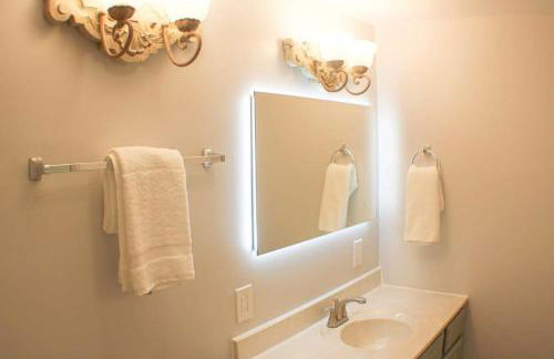 Newly Renovated 2-Bed near Downtown-North Shore - Foto 5