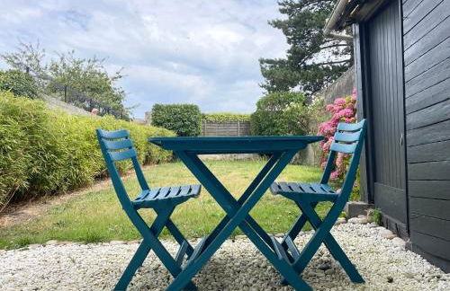 Les chats pitres Maison au calme rénovée avec jardin, terrasse aménagée, transats, abri à vélo, parking gratuit, 5 mn à pied du centre Bayeux proche des plages du débarquement - Photo 5