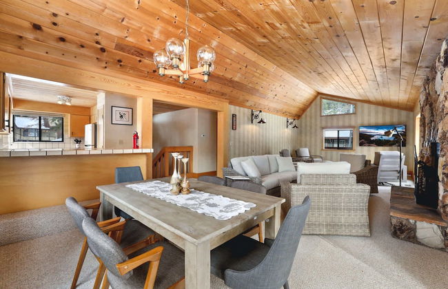 Tahoe Forest Chalet 3BR House w/ Mountain Views - Foto 23