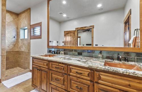 Reno Basecamp 2 King Suites, Walk to Food and Fun - Foto 27