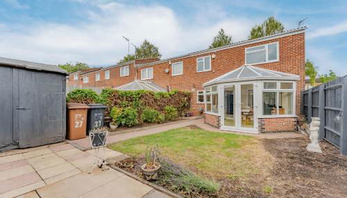 Modern 3 bed House - Photo 4, Garden view