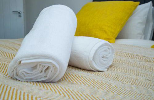 Bridge Court by Sterling Edge Apartments - Luxury Aparthotel - Stylish 1-bed Apartments - Balcony with Canal View or Private Garden - Free Parking - Foto 47