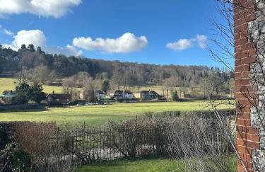 Charming Country Cottage with Lovely Views - Foto 1