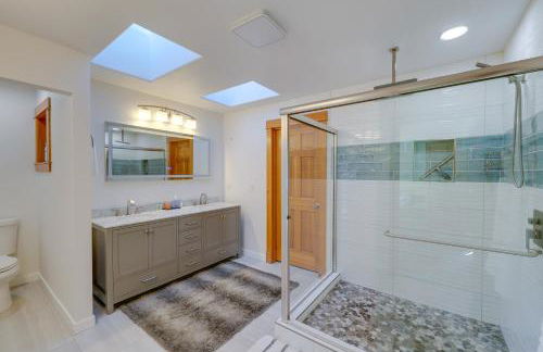 Stunning Mount Vernon Home with Big Lake Views! - Foto 16