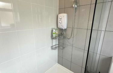 Brain Properties Limited - Garden flat with Parking near QA Hospital - Photo 12