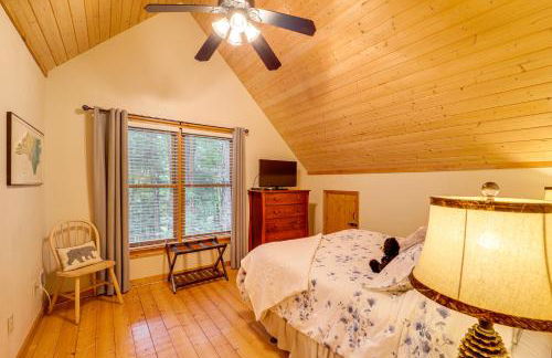 Private Cabin on 2 Acres Hot Tub, 10 Mi to Boone! - Foto 18