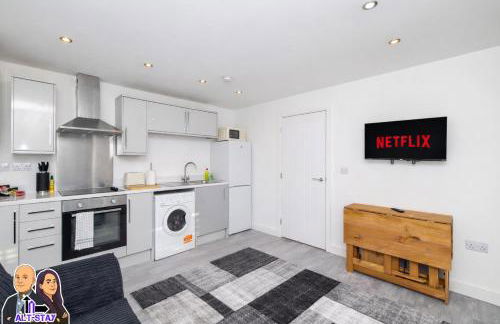 Elizabeth by Alt-Stay - 2 Bed En-Suite House - Parking, WiFi & King Bed - Contractors & Relocations - Weekly & Monthly Rates - Foto 14