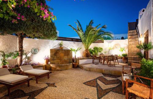 Antique Villa - Photo 21