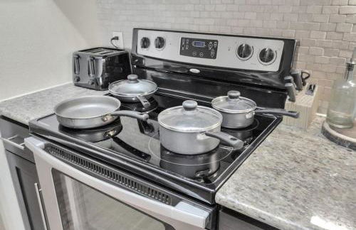 Lux Mid-Rise Walking Distance to NRG Stadium - Foto 10