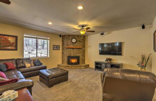 3 Mi to Rainbow Lake Home with Hot Tub and Deck - Foto 4