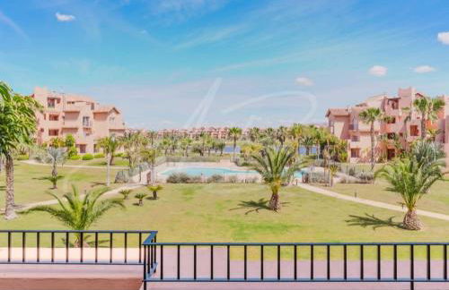 Luxury Renovated Apartment Stunning Views Pool and Golf resort 5star - Foto 1