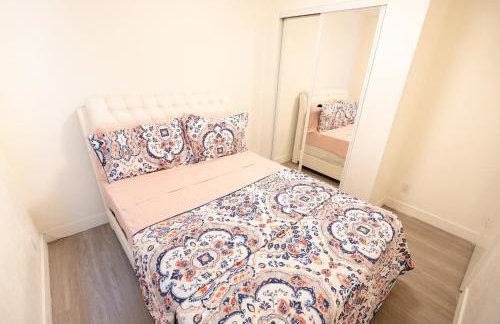 Cozy 2 Bedroom 1 Bathroom Apartment Ideal for Small Group in Koreatown Free Gated Parking Full Kitch - Foto 11