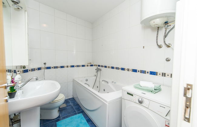 Modern 2bdr Apartment in the Center- Free Parking - Foto 12