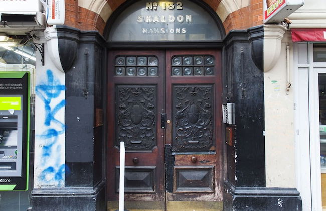 Leicester Square Atmosphere - Photo 23