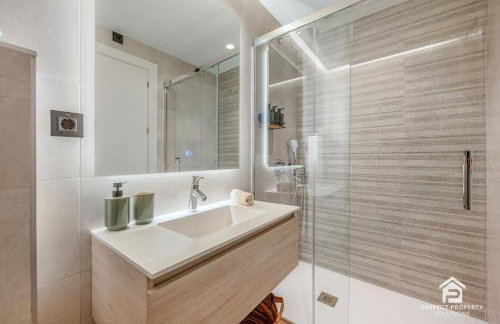 NEW stylish beachside 2BR with pool and garage - Photo 32