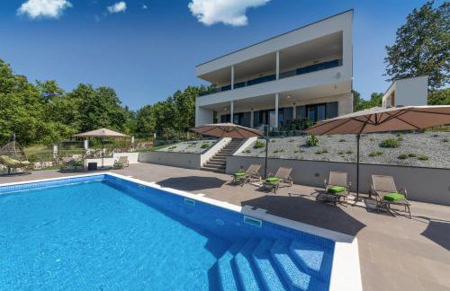 Villa Althea for 8 persons near Labin with 35 m2 heated pool, kids playground & large garden - Foto 1