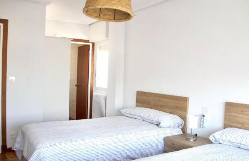 Amplia y cómoda casa en la playa de Berria - Foto 18