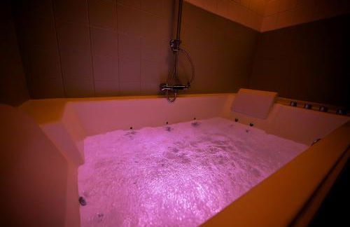 Balneo & Ciné - Jungle Touch - Direct Genève - Gare Bellegarde - Foto 3