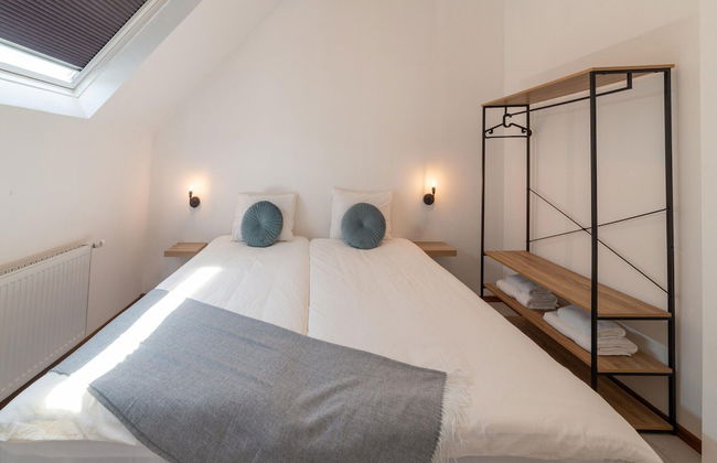 Spacious Villa With Tennis - Photo 7