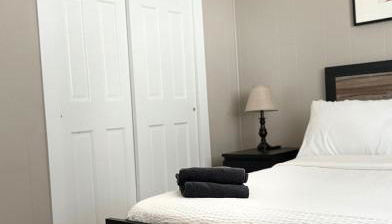 Charming Cottage with Fenced Backyard Pet Friendly - Foto 5