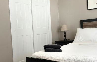 Charming Cottage with Fenced Backyard Pet Friendly - Foto 5