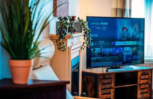 Spacious White House with parking, garden, Wi-Fi - Photo 9