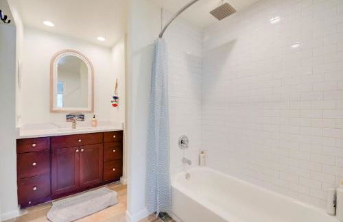 Lake Conroe Condo Balcony, Views and Pool Access! - Photo 16