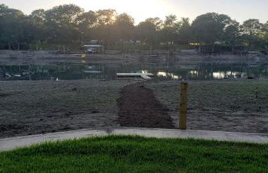 Spacious 10-Person Cabin Rental on Lake Dunlap near Austin, Texas - Foto 16