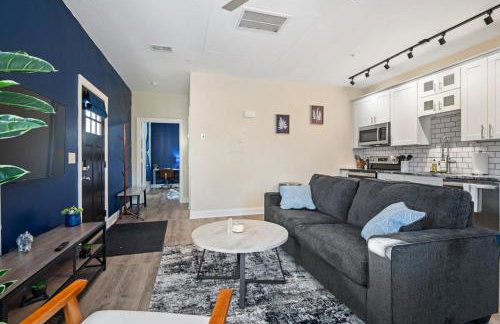 Cozy King Bed Suite with Free Parking - Foto 25