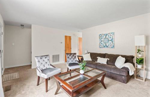 Prime Location 2 BR Oasis with Washer and Dryer - Foto 7