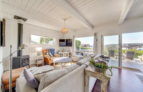 Sun-Soaked Sandy Point Haven with Beach Access! - Foto 5