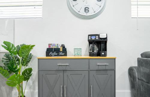 Dora's Haven Getaway-Cozy 1Bedroom with Boat or Camper Parking- Free - Foto 23